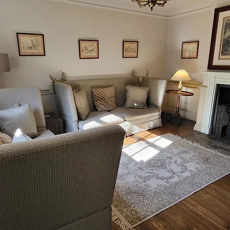 14 St Saviours Place,