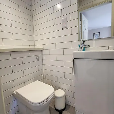 14 St Saviours Place, *