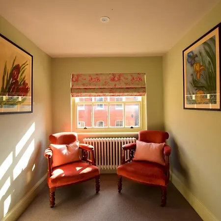 別荘 14 St Saviours Place, *