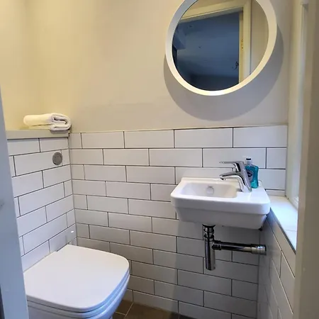 別荘 14 St Saviours Place, *