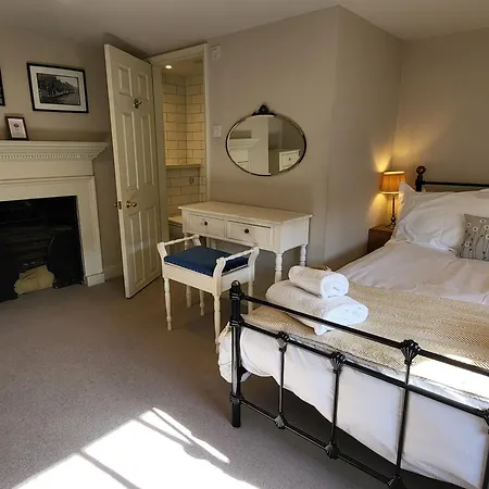 14 St Saviours Place, *